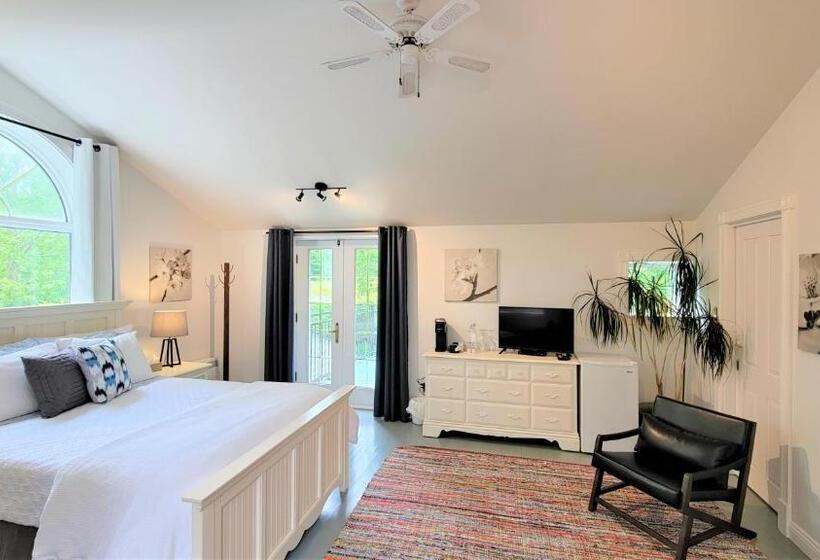 Общежитие Auberge Du Vignoble Bromont