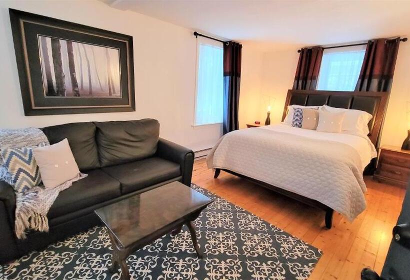 Общежитие Auberge Du Vignoble Bromont