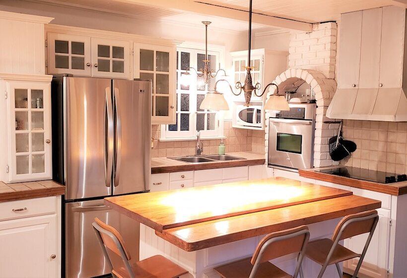 Общежитие Auberge Du Vignoble Bromont