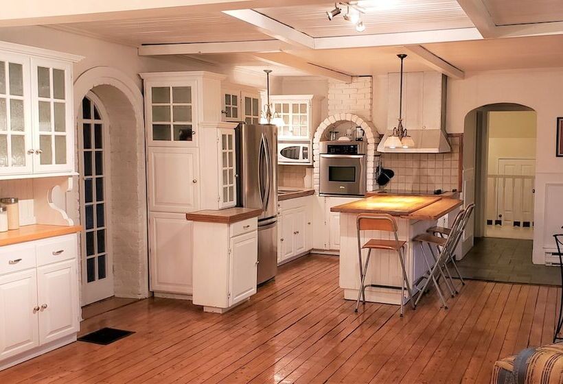 Общежитие Auberge Du Vignoble Bromont