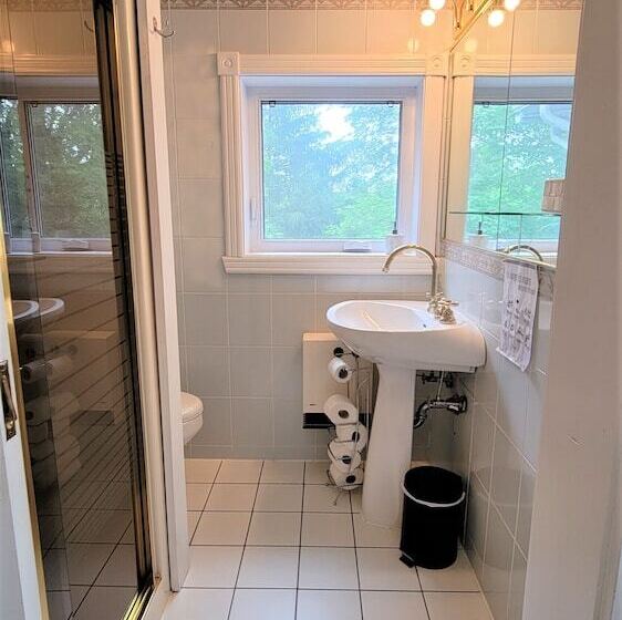 Общежитие Auberge Du Vignoble Bromont