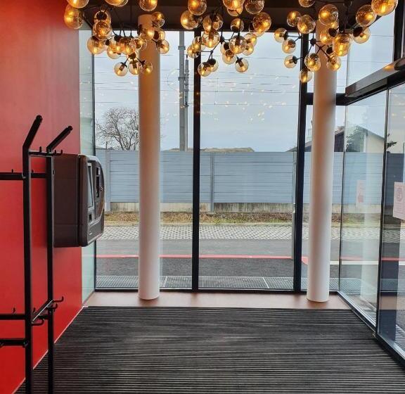 هتل Amedia Express Graz Airport, Trademark Collection By Wyndham