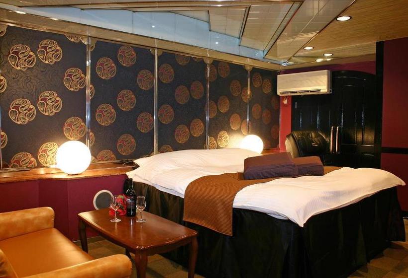 Отель Chapel Story Sakaihigashi