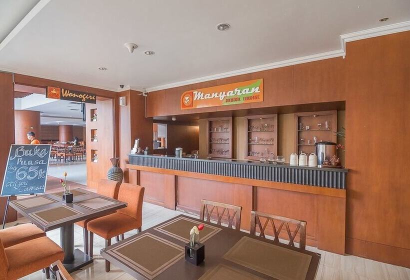 Отель Reddoorz Premium Syariah @ Semarang City Center