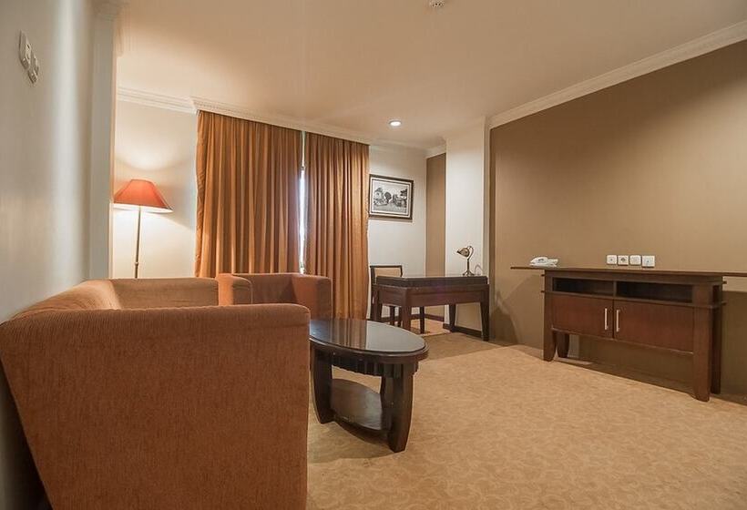 Отель Reddoorz Premium Syariah @ Semarang City Center