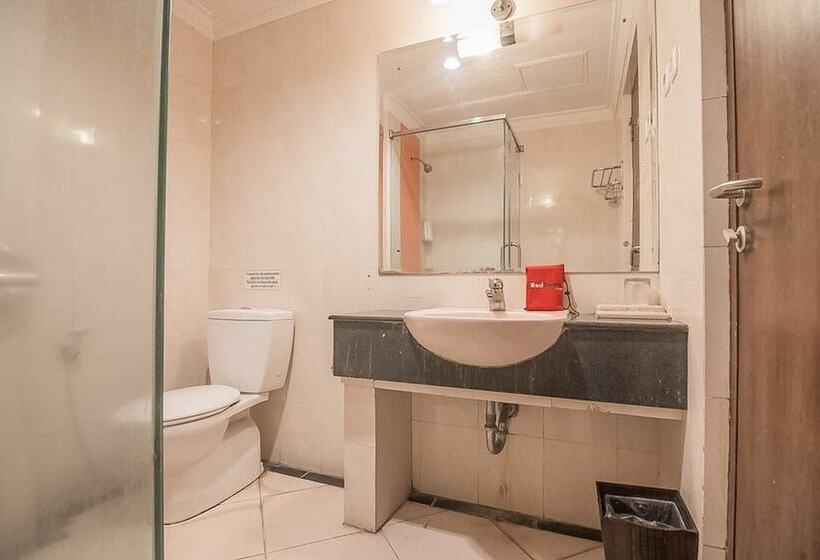 Отель Reddoorz Premium Syariah @ Semarang City Center