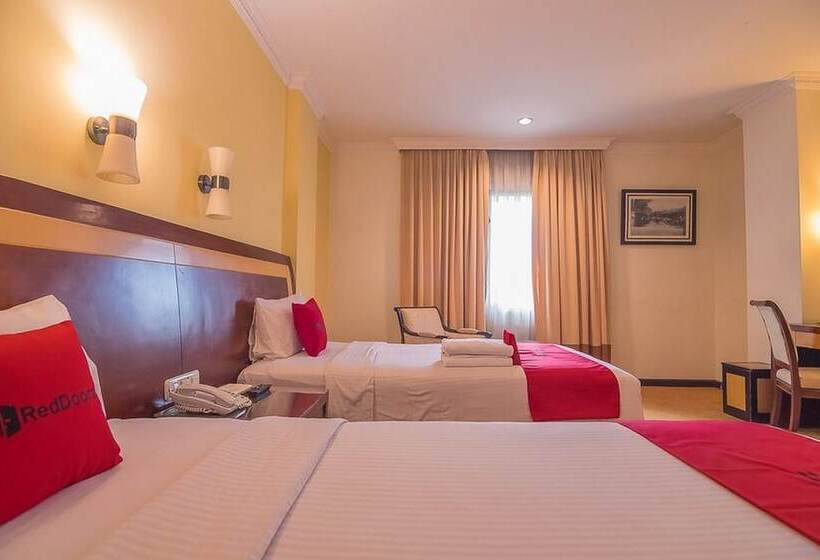 Отель Reddoorz Premium Syariah @ Semarang City Center