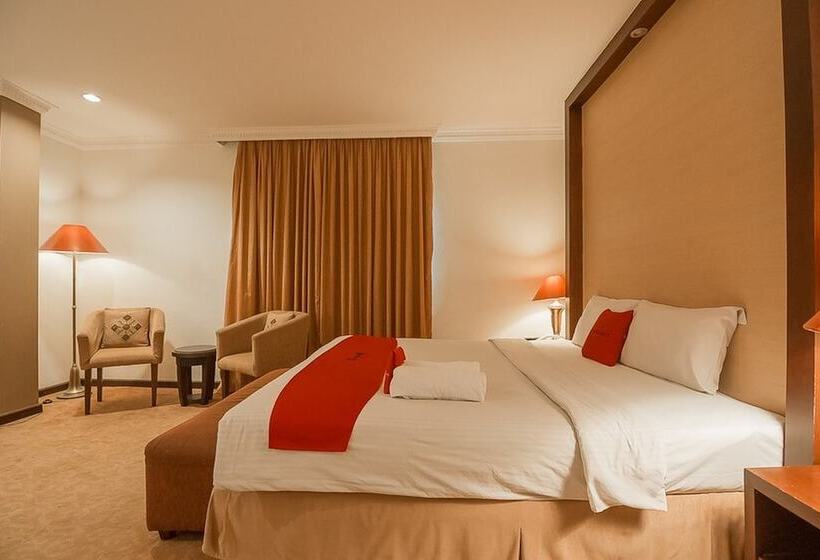 Отель Reddoorz Premium Syariah @ Semarang City Center