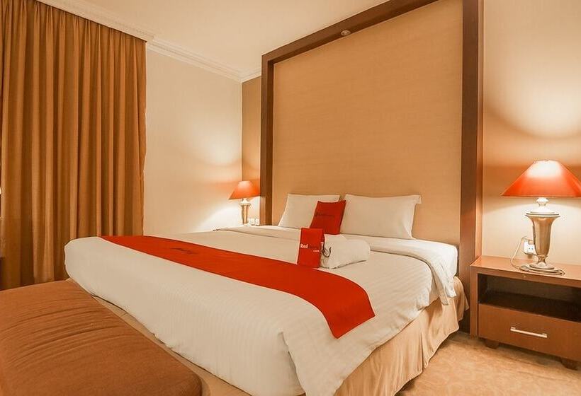 Отель Reddoorz Premium Syariah @ Semarang City Center