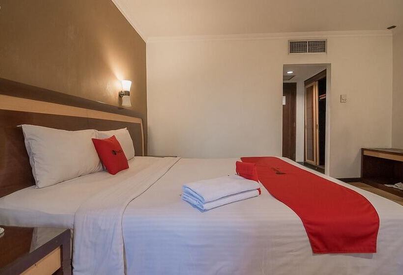 Отель Reddoorz Premium Syariah @ Semarang City Center