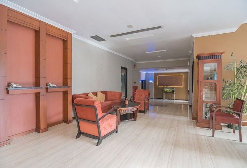 Отель Reddoorz Premium Syariah @ Semarang City Center