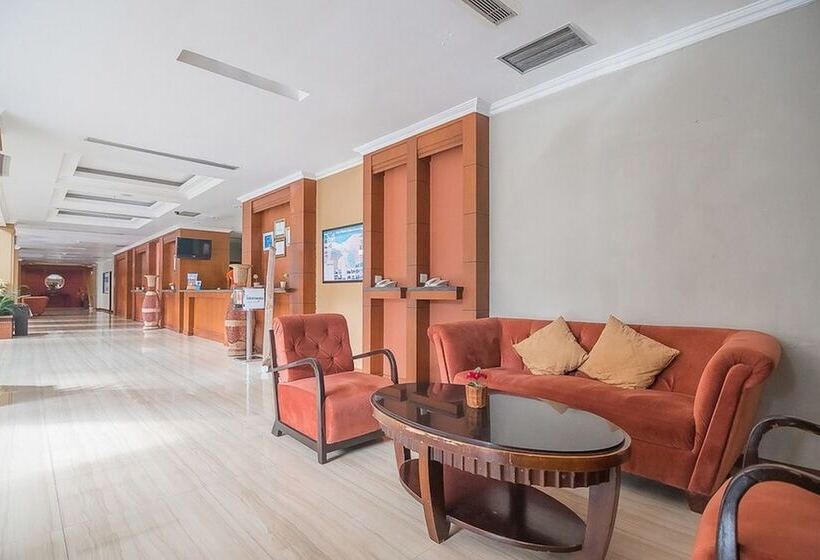 Отель Reddoorz Premium Syariah @ Semarang City Center