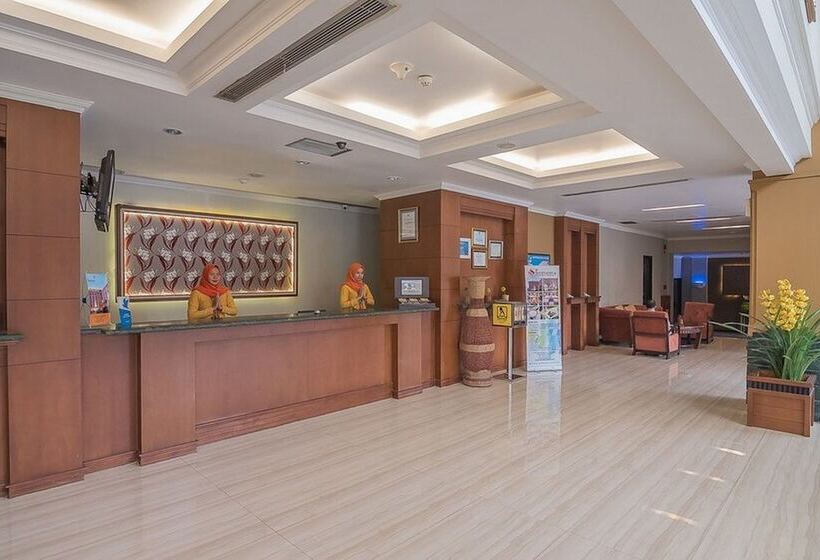 Отель Reddoorz Premium Syariah @ Semarang City Center