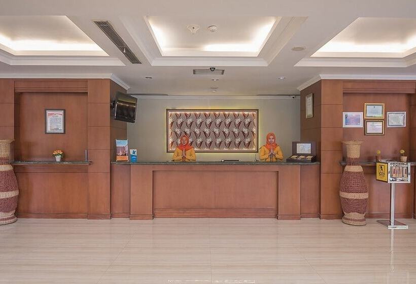 Отель Reddoorz Premium Syariah @ Semarang City Center