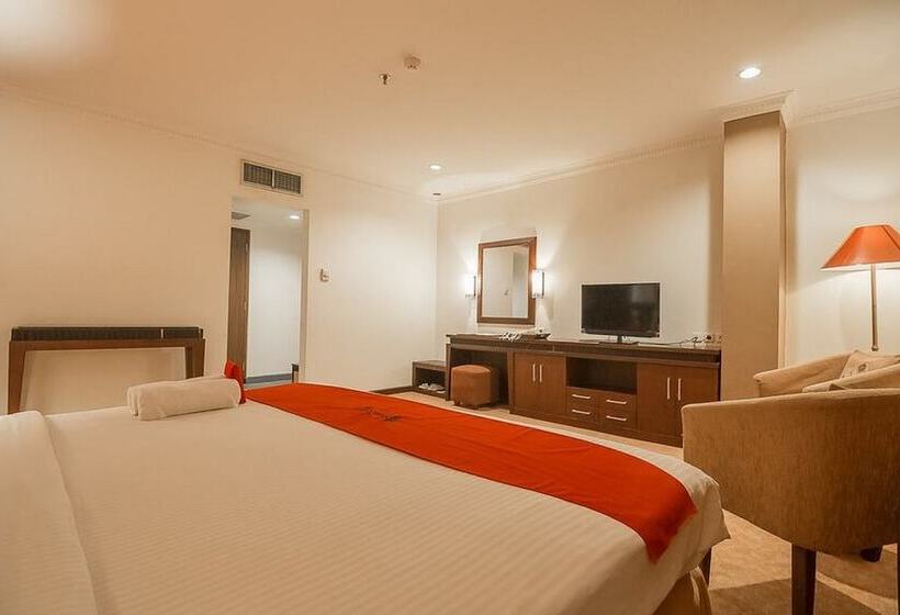 Отель Reddoorz Premium Syariah @ Semarang City Center