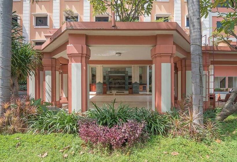 Отель Reddoorz Premium Syariah @ Semarang City Center