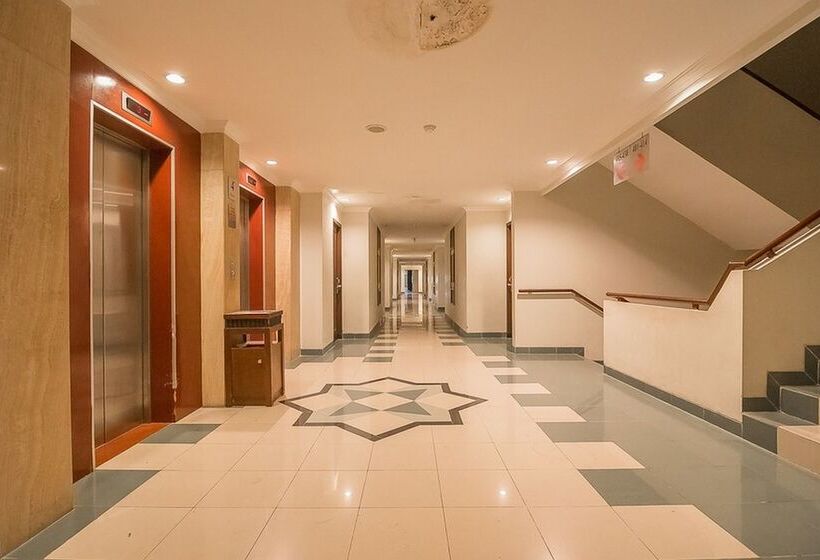 Отель Reddoorz Premium Syariah @ Semarang City Center