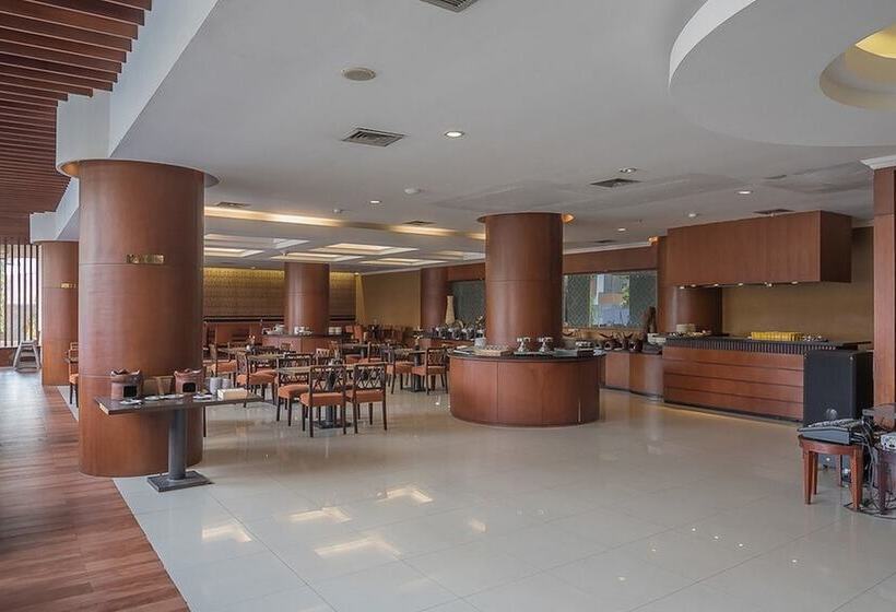 Отель Reddoorz Premium Syariah @ Semarang City Center