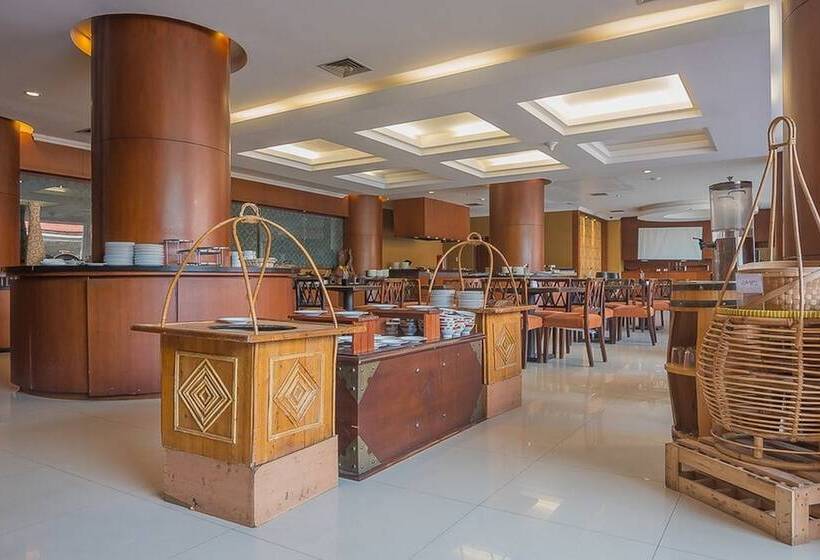 Отель Reddoorz Premium Syariah @ Semarang City Center