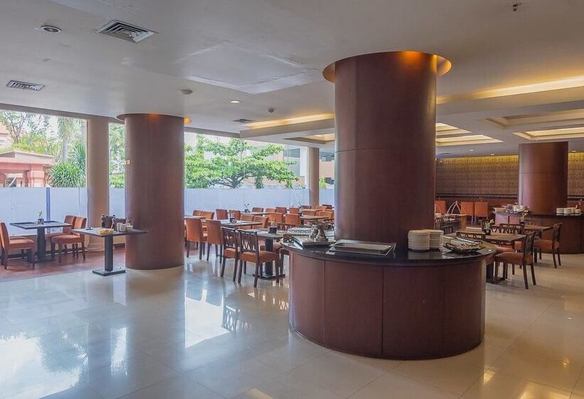 Отель Reddoorz Premium Syariah @ Semarang City Center