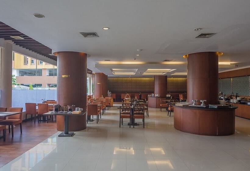 Отель Reddoorz Premium Syariah @ Semarang City Center