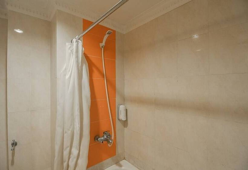 Отель Reddoorz Premium Syariah @ Semarang City Center