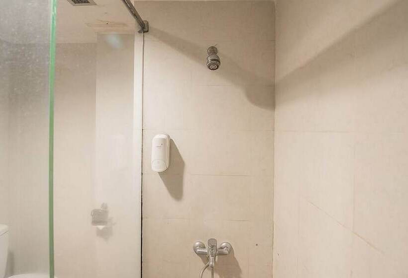 Отель Reddoorz Premium Syariah @ Semarang City Center