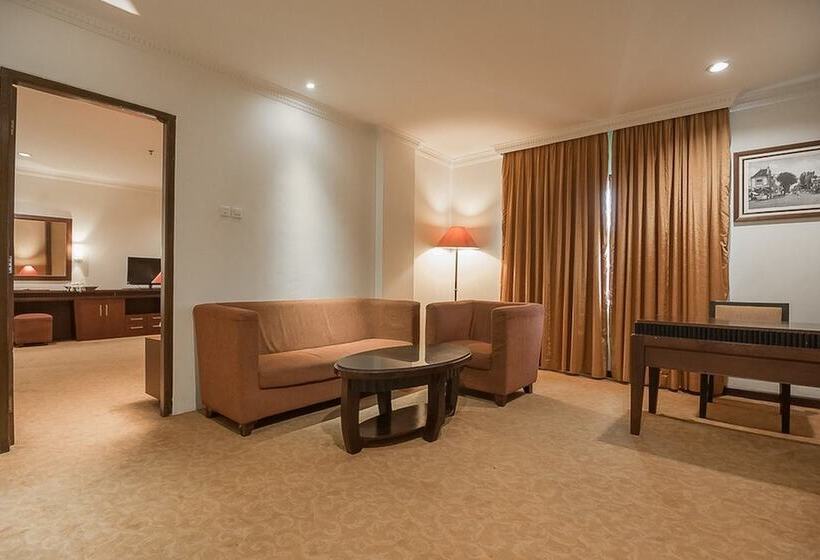 Отель Reddoorz Premium Syariah @ Semarang City Center