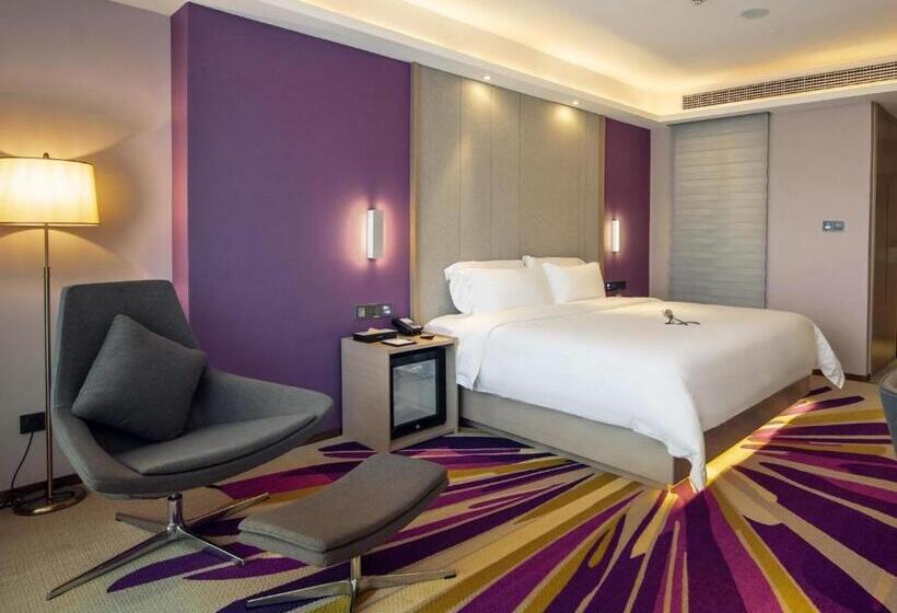 Lavande Hotel Yibin University City Exhibition Center