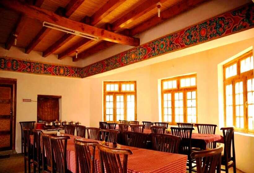 Tih   Hotel Omasila   Padum