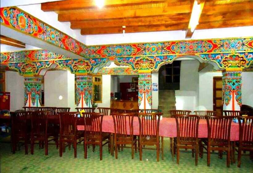 Tih   Hotel Omasila   Padum