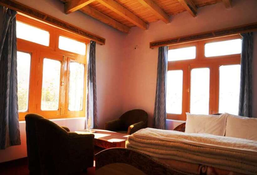 Tih   Hotel Omasila   Padum