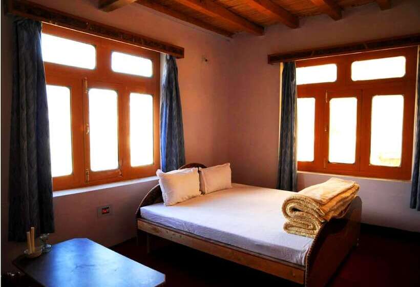 Tih   Hotel Omasila   Padum