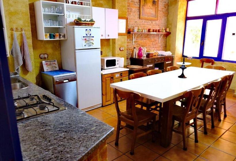 Albergue San Miguel   Sólo Para Peregrinos