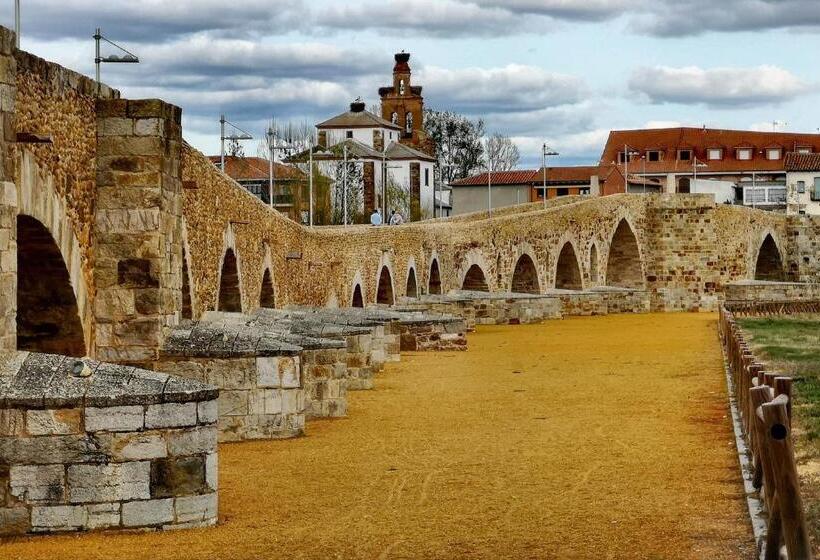Albergue San Miguel   Sólo Para Peregrinos
