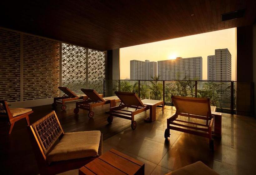 호텔 Isoras Cikarang