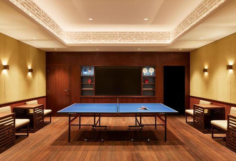 호텔 Isoras Cikarang