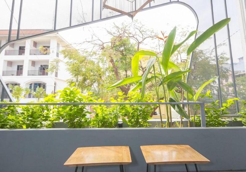 هتل Purple Hue Central Hub