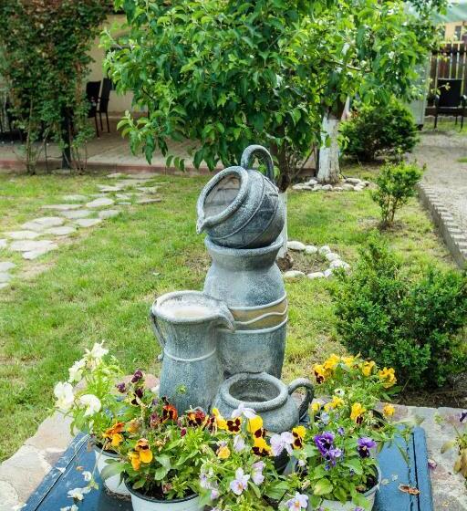 膳宿费 Magic Garden By Vlăduț