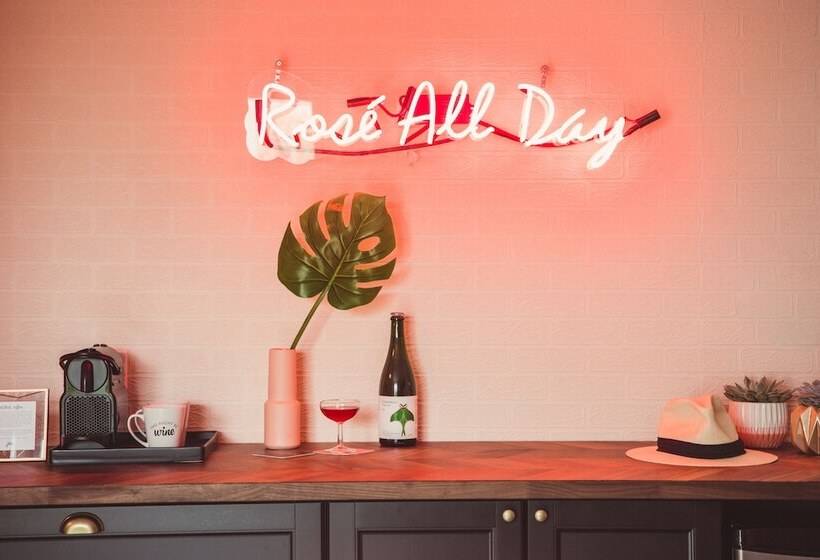 The June Motel, Prince Edward County