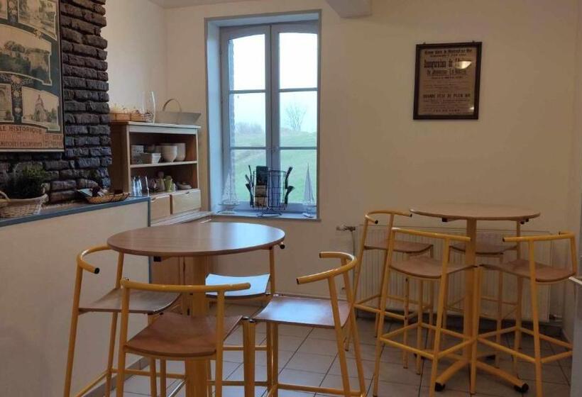 فندق صغير Auberge De Jeunesse La Hulotte