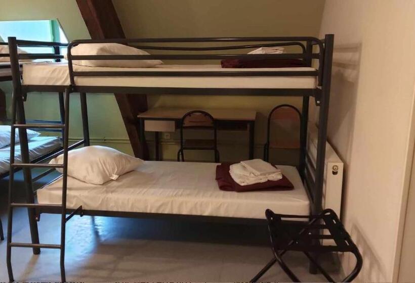 فندق صغير Auberge De Jeunesse La Hulotte