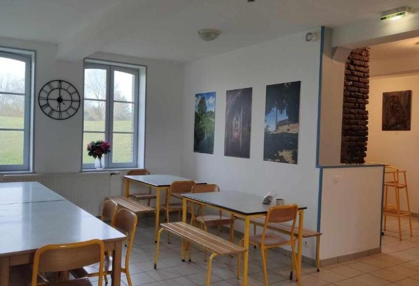 فندق صغير Auberge De Jeunesse La Hulotte