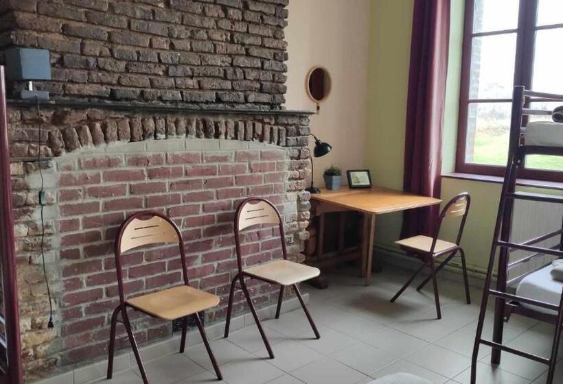 فندق صغير Auberge De Jeunesse La Hulotte