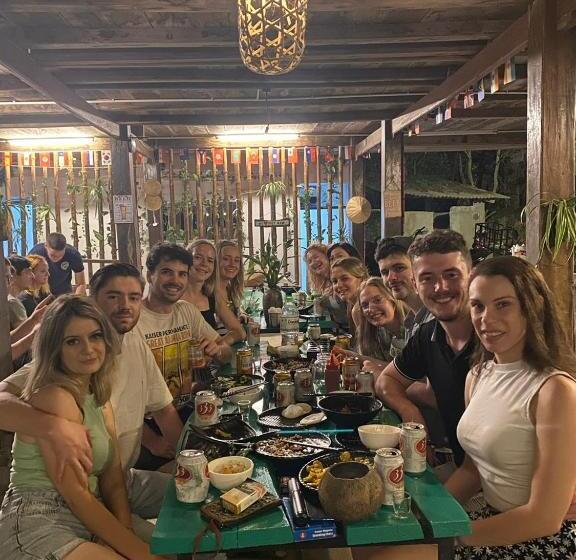 هاستل Nomadders Ha Giang