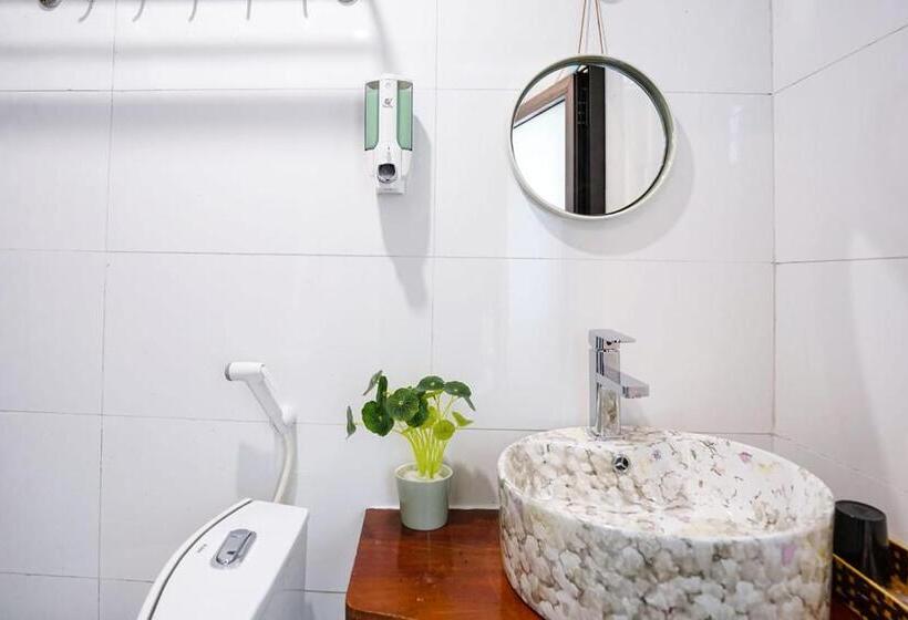 تختخواب و صبحانه Almor Hostel With Pool In Right Center