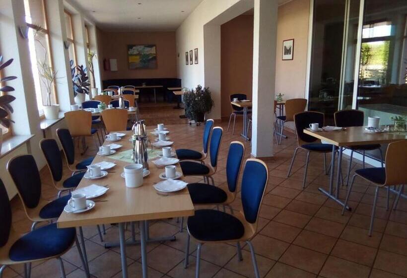 Отель Am Bahnhof