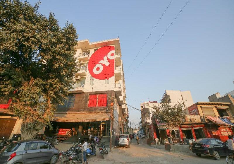 Отель Collection O 30076 Main Chhatarpur Road Asola