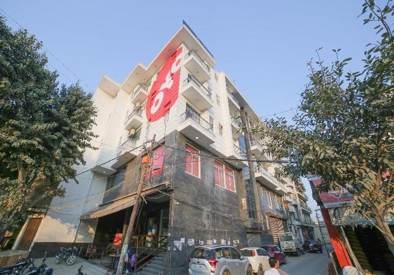 Отель Collection O 30076 Main Chhatarpur Road Asola