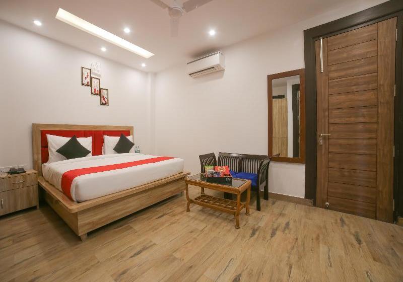 Отель Collection O 30076 Main Chhatarpur Road Asola